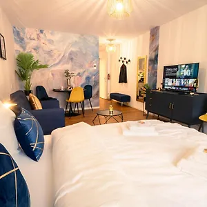 apt-premium-studio-1-min-to-hbf.frankfurtammainhotels.com/